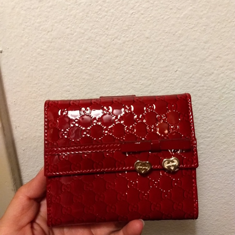 Gucci Micro GG red patent leather wallet